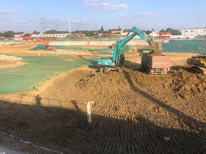 土石方工程基坑施工作业前需仔细检查现场安全工器具