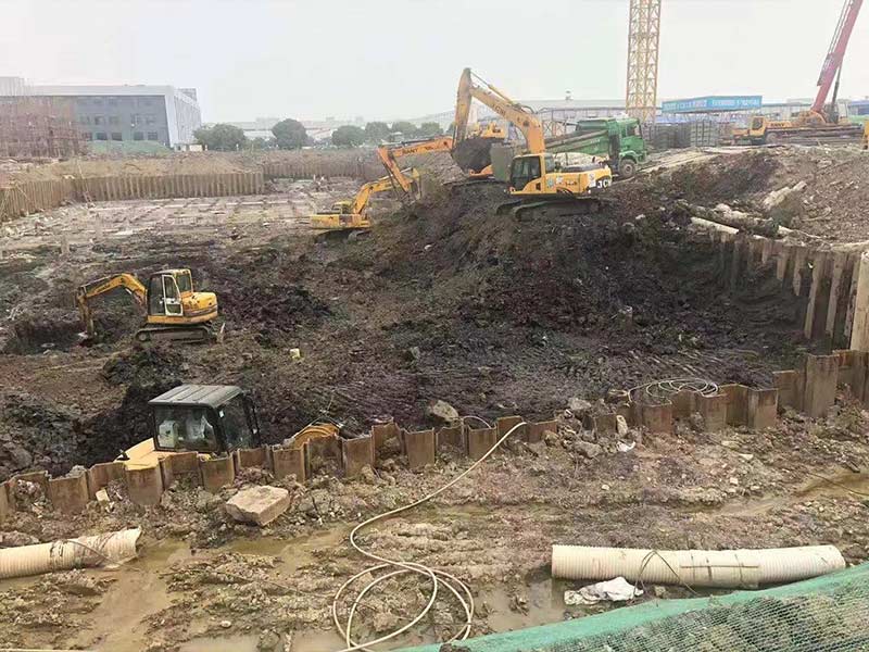 土石方正式开挖前需对周围环境认真检查